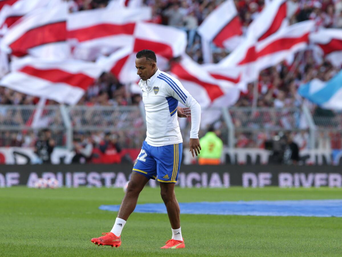 Hinchas de River le recuerdan con cánticos su situación judicial a Villa: “Se va preso”