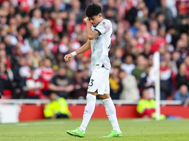 LONDON, ENGLAND - OCTOBER 09: Luis Diaz of Liverpool goes off injured during the Premier League match between Arsenal FC and Liverpool FC at Emirates Stadium on October 09, 2022 in London, England. (Photo by Robin Jones/Getty Images)