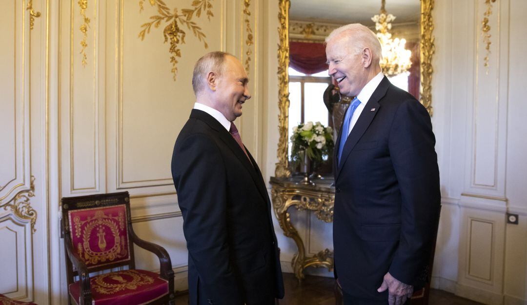 Los presidentes Vladimir Putin y Joe Biden en Ginebra