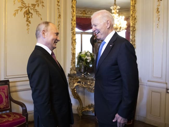 Los presidentes Vladimir Putin y Joe Biden en Ginebra