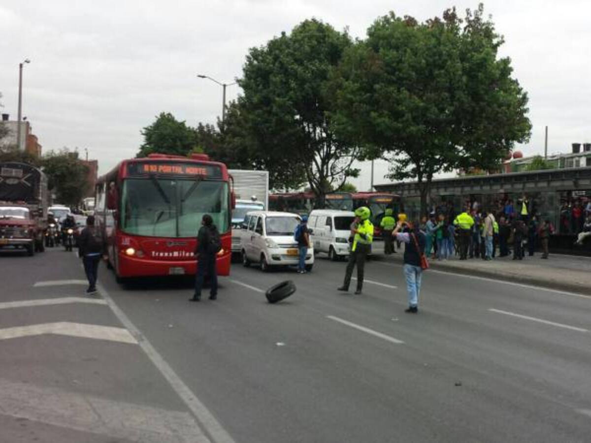 Un pequeño bloqueo se presentó en la Transmilenio por la Calle 80