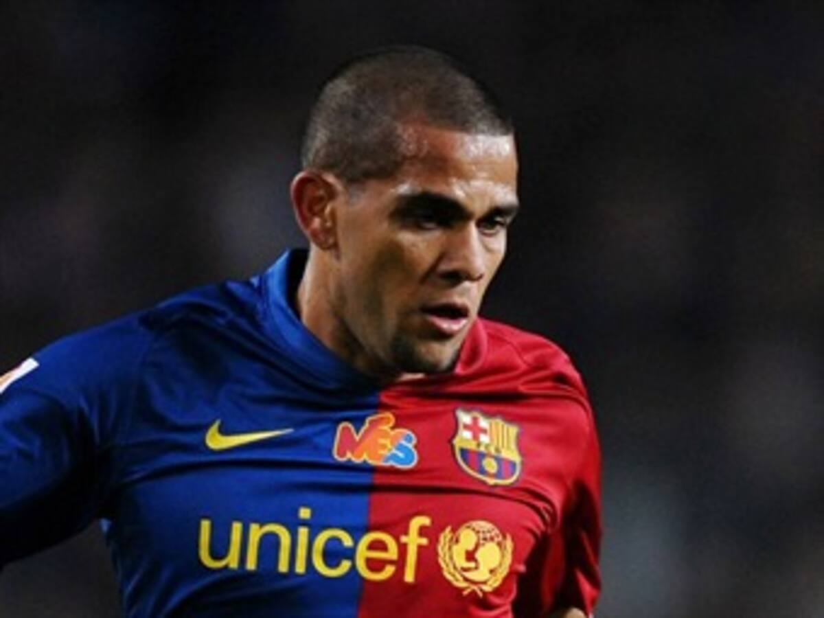 Dani Alves podría perderse la final de Copa por una fractura