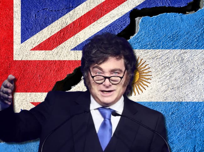 Banderas de Reino Unido y Argentina y Javier Milei. Fotos: Getty Images / (Photo by Javier TORRES / AFP)