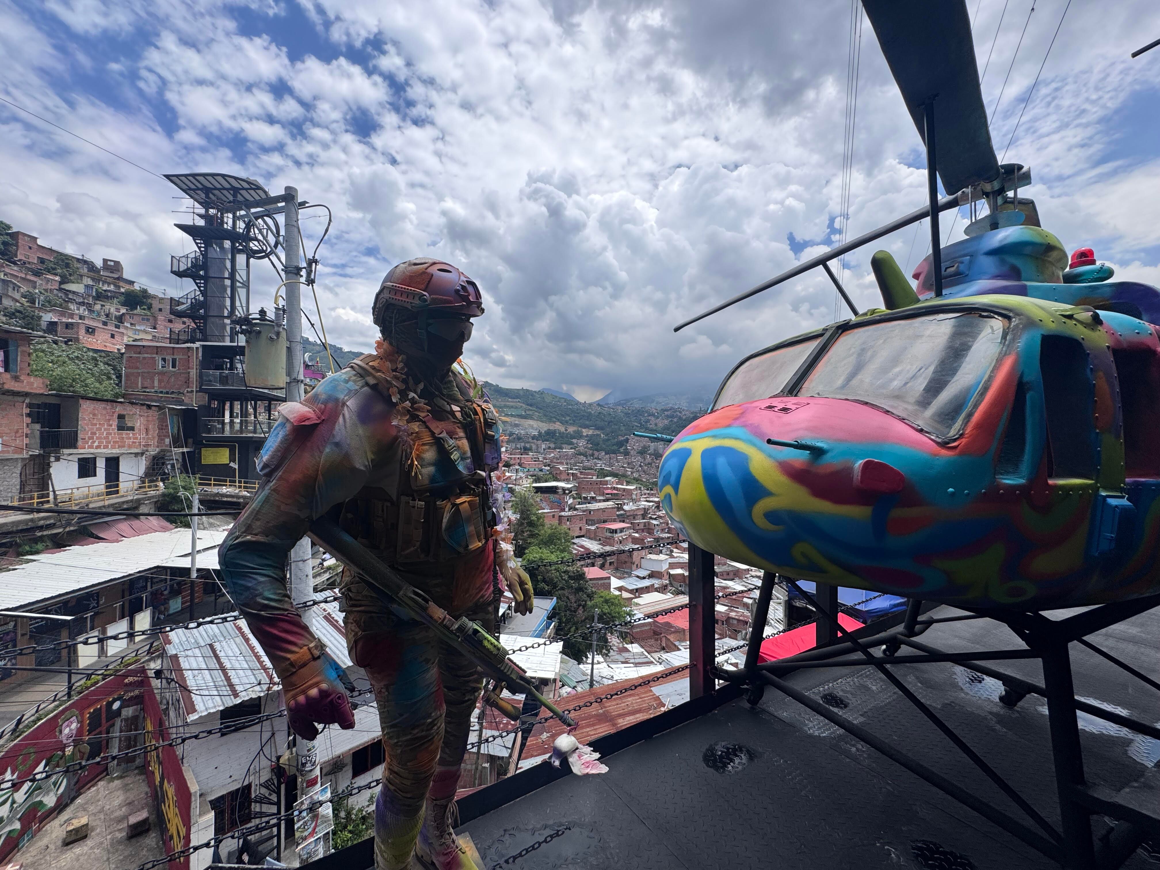 'El helicóptero de Orión' está ubicado en un sitio donde se ve de frente La Escombrera y toda la panorámica de la Comuna 13. Foto: Caracol Radio.