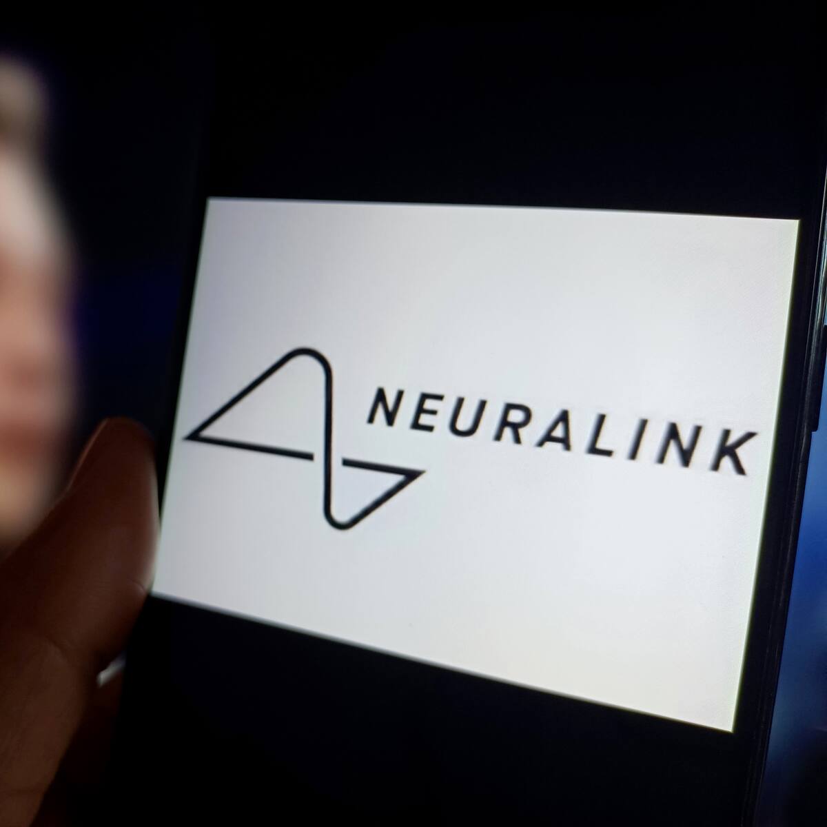Neuralink: paciente con implante cerebral juega ajedrez con la mente