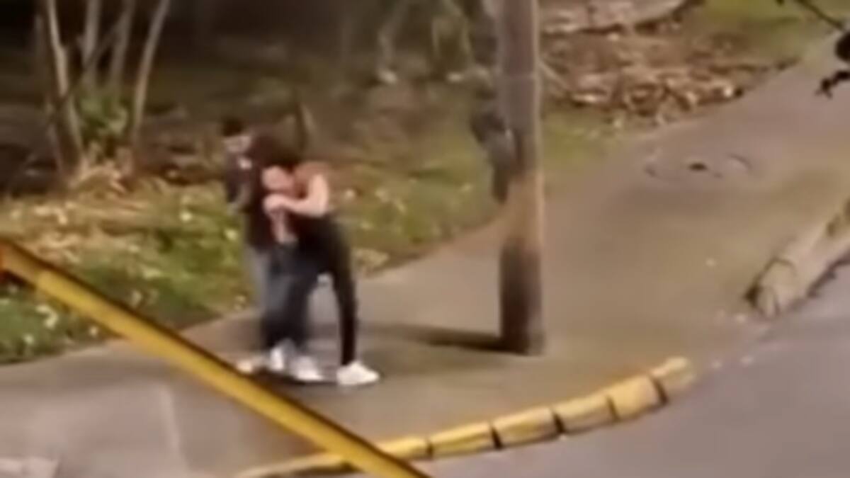 En Envigado, un hombre agredió a una mujer y la comunidad la defendió