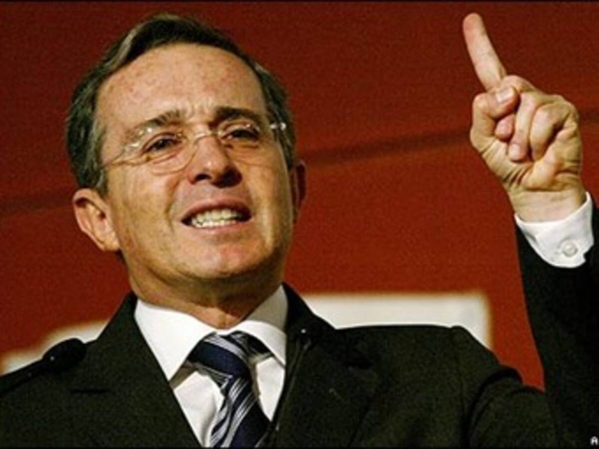 Uribe le pide a la Fiscalía que investigue sus reuniones y comunicaciones cuando fue gobernador de Antioquia