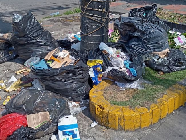 Basuras están ocasionando accidentes en un barrio de Bucaramanga