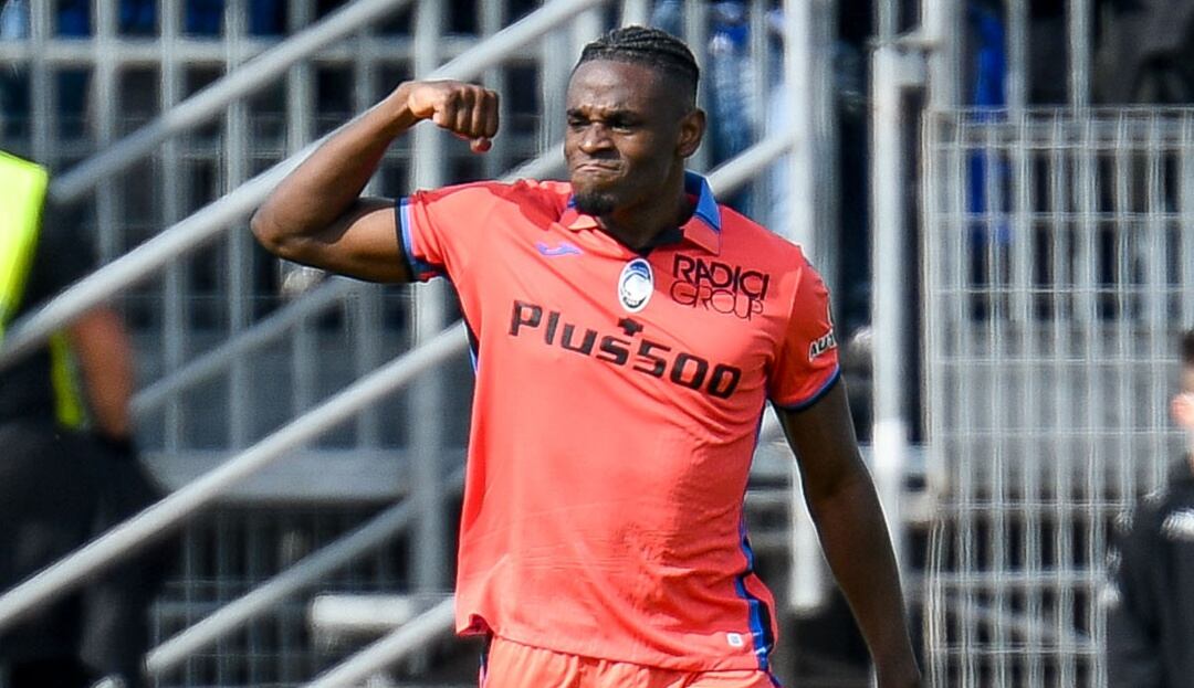 Duván Zapata festeja su primer gol en el 2022.