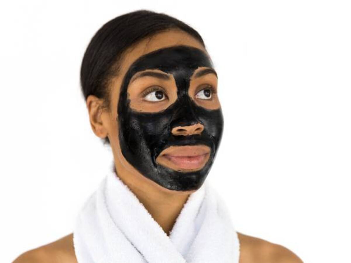 Mascarilla fácil deja a una mujer sin cejas