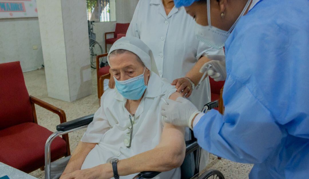 La ciudad superó las 900 mil vacunas aplicadas y ya van más de 362 mil esquemas completos