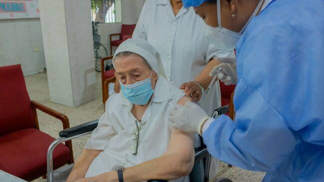 La ciudad superó las 900 mil vacunas aplicadas y ya van más de 362 mil esquemas completos