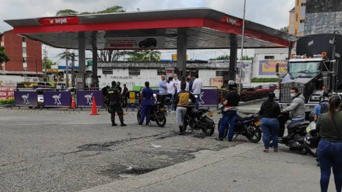 Conductoras de vehículo y no poder tanquear en Armenia