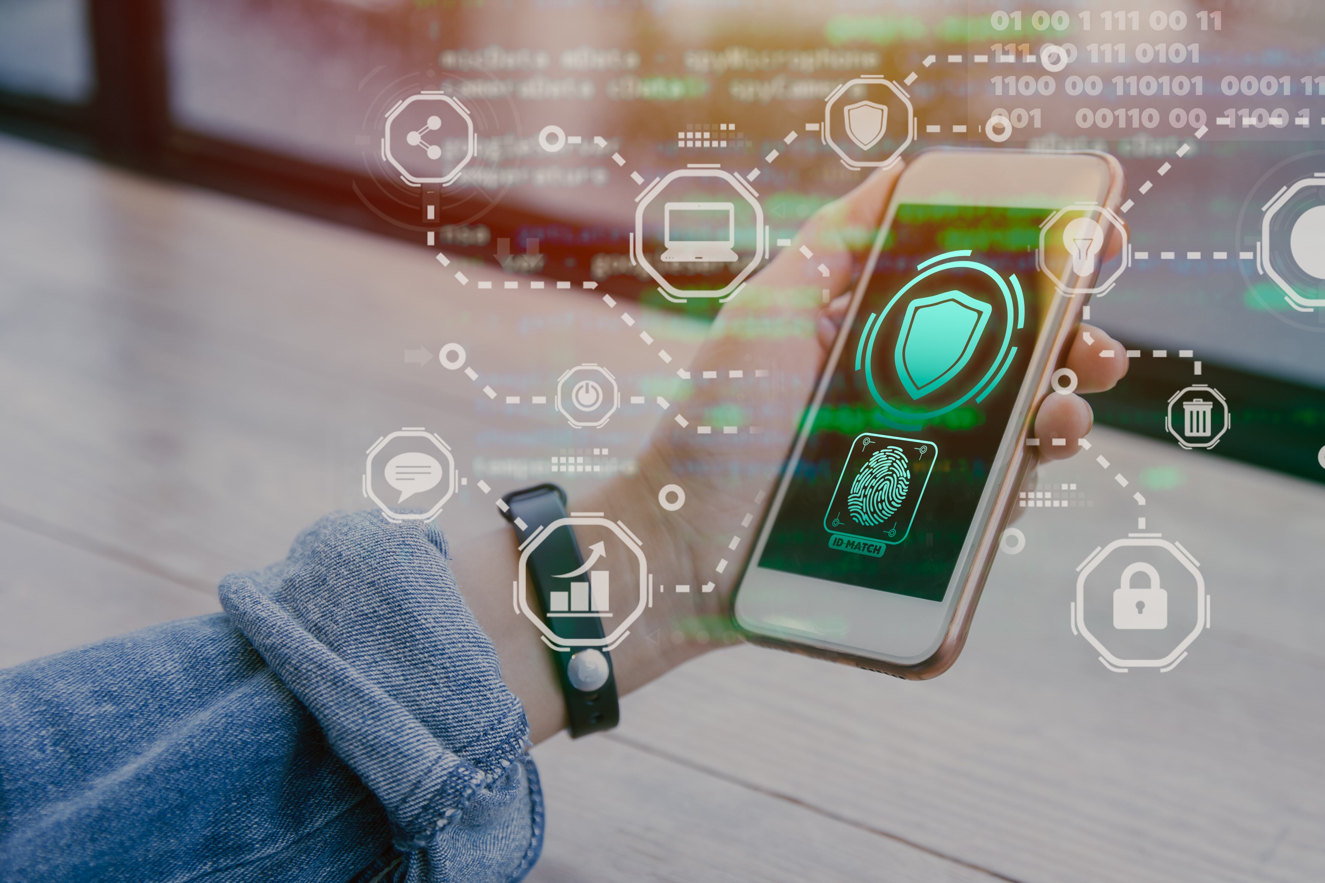 Persona usando su celular de manera segura (Foto: Getty Images)