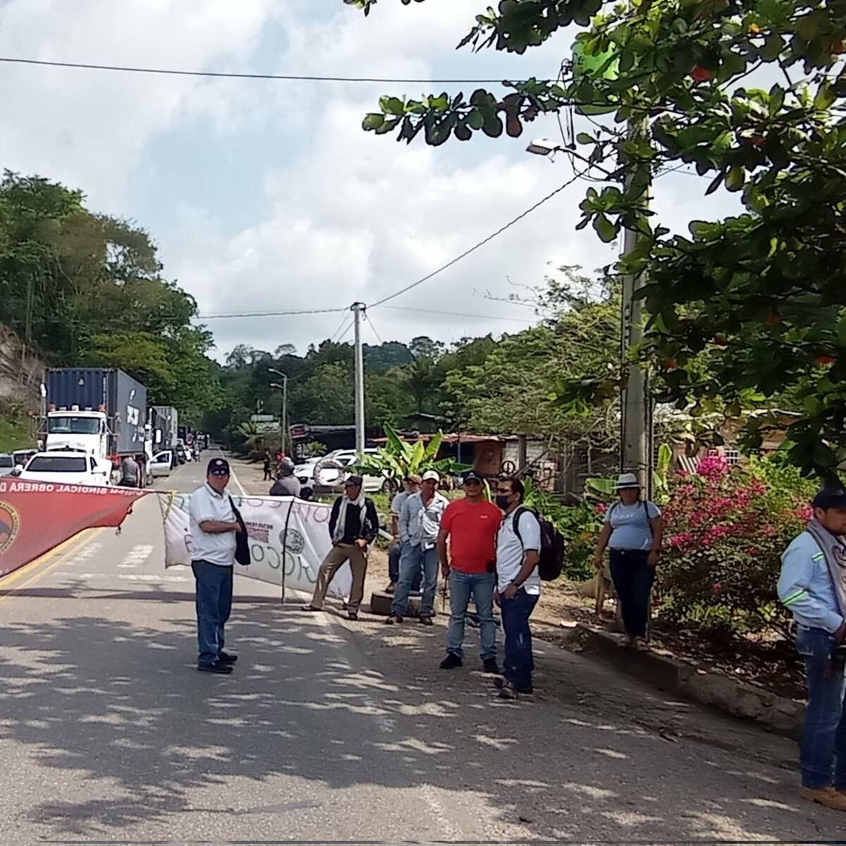 Bloqueo total en la Ruta del Sol: denuncian que llevan tres días atrapados