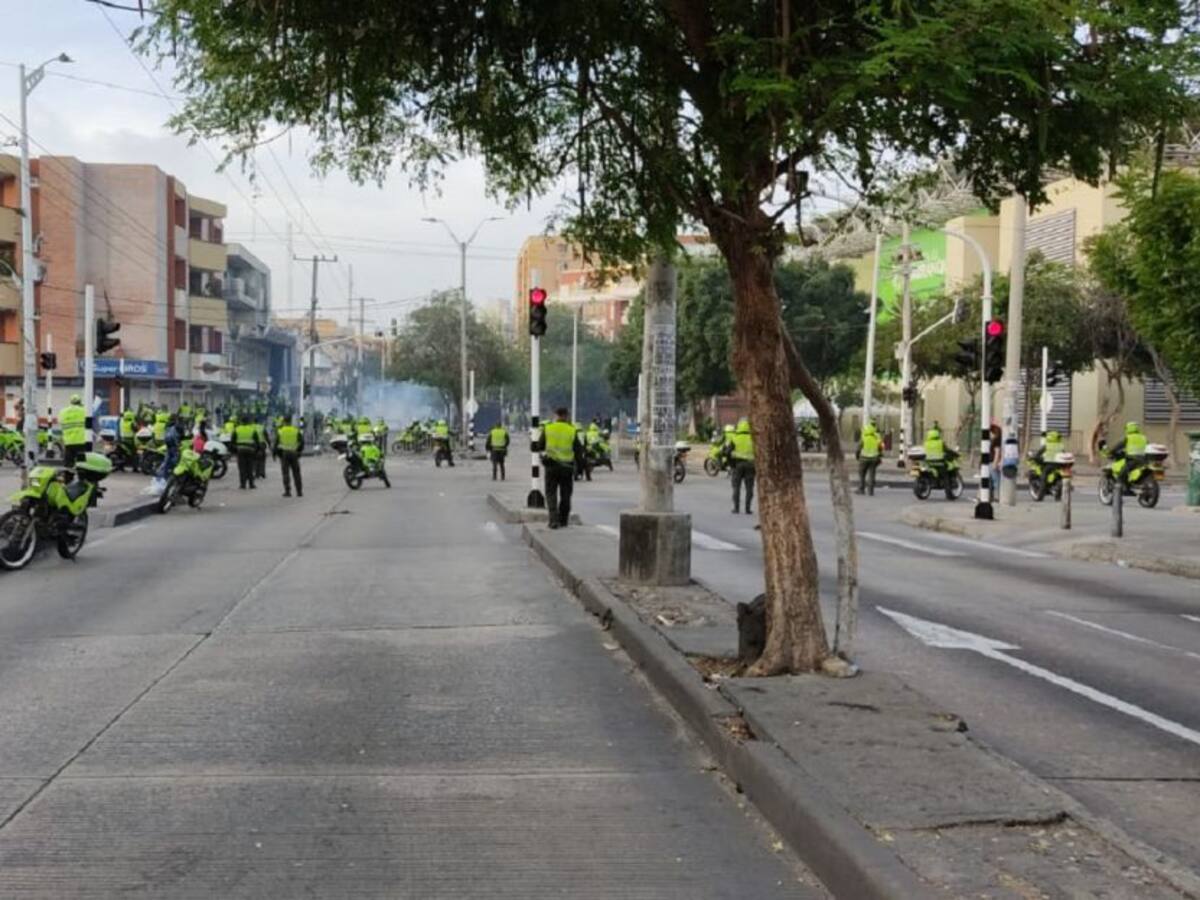 Persisten disturbios a las afueras del estadio Romelio en Barranquilla