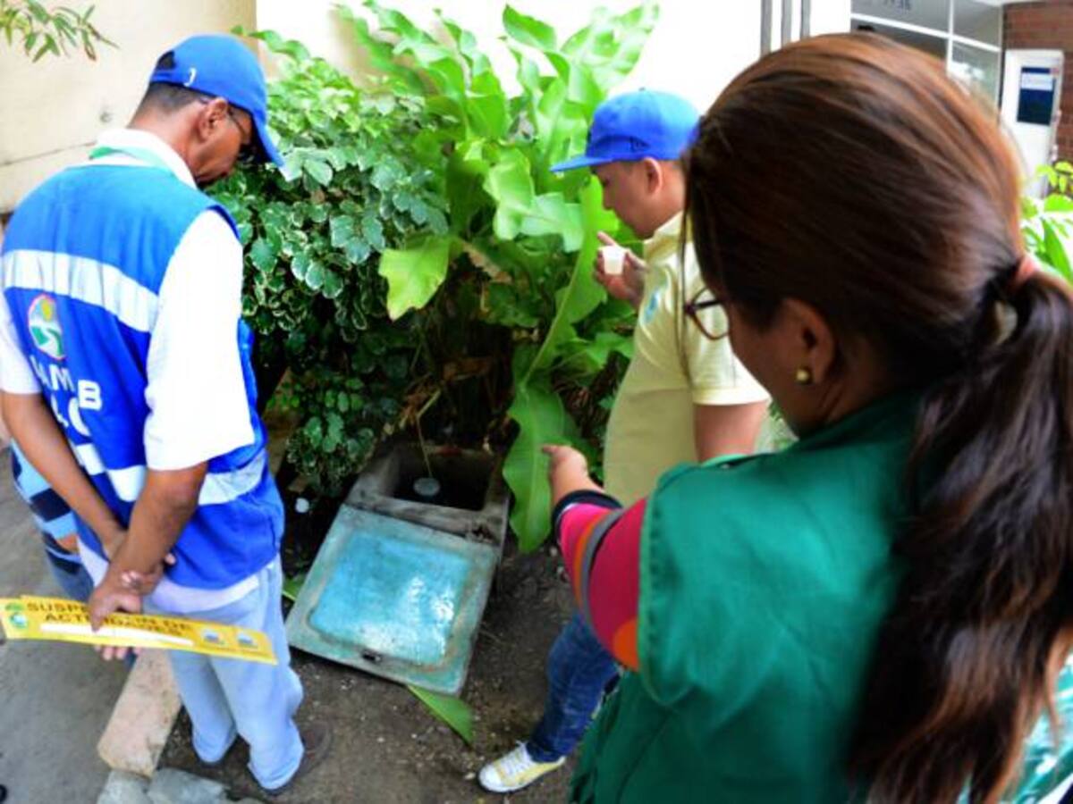 Hallan bacteria en el agua de IPS donde vacunaron a universitaria que falleció
