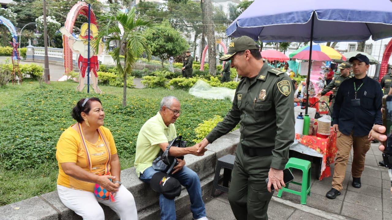El director de la Policía general William Salamanca recorrió las calles de Ibagué
