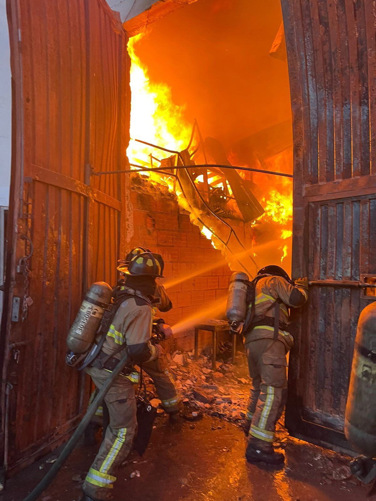 Voraz incendio en la localidad de Bosa, en Bogotá. Foto: Bomberos Bogotá.