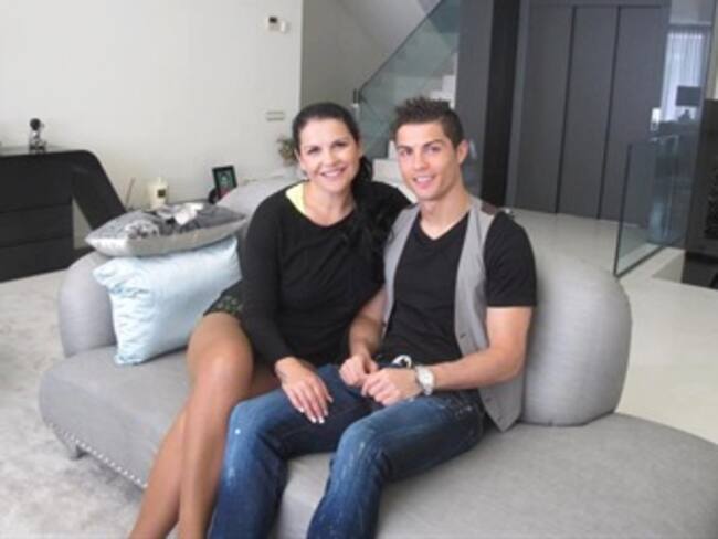 Cristiano Ronaldo es muy crítico con mi música, dice su hermana, la cantante Katia Aveiro