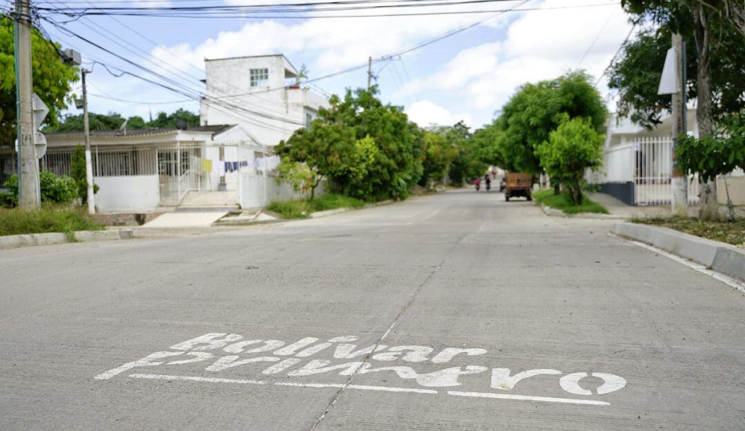 Son 1.200 metros de vía en concreto rígido con cuatro carriles y andenes que ahora mejoran el entorno