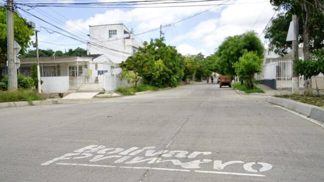 Son 1.200 metros de vía en concreto rígido con cuatro carriles y andenes que ahora mejoran el entorno