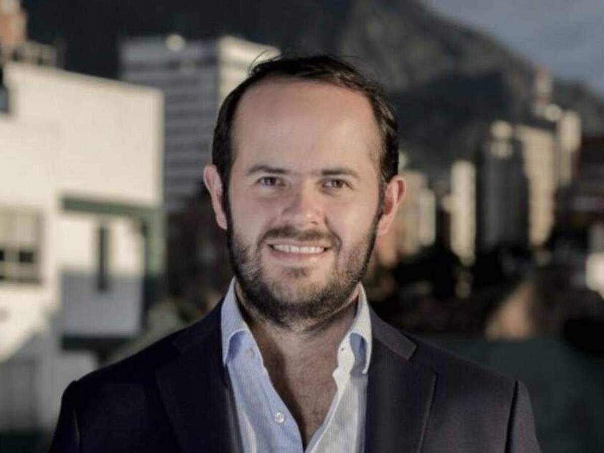 Exconcejal denuncia contrato de más de $700 millones para “embellecer” oficinas de Minhacienda