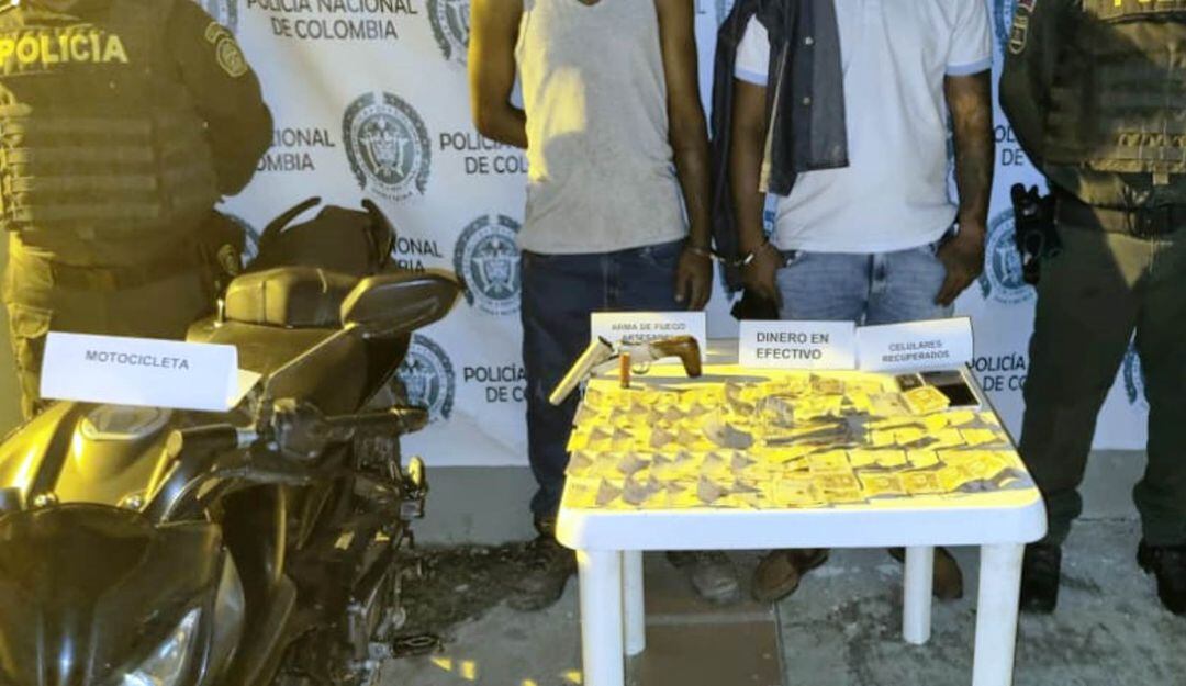 Estas personas habían hurtado dinero de un corresponsal bancario y se les halló en su poder todo el efectivo que habían robado minutos antes