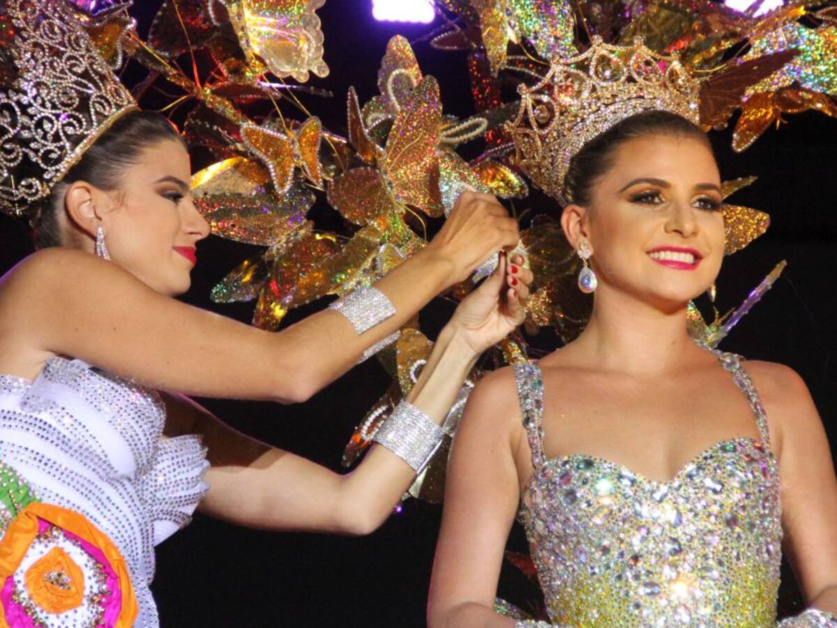 En video: la caída de exreina del Carnaval de Barranquilla en pleno desfile