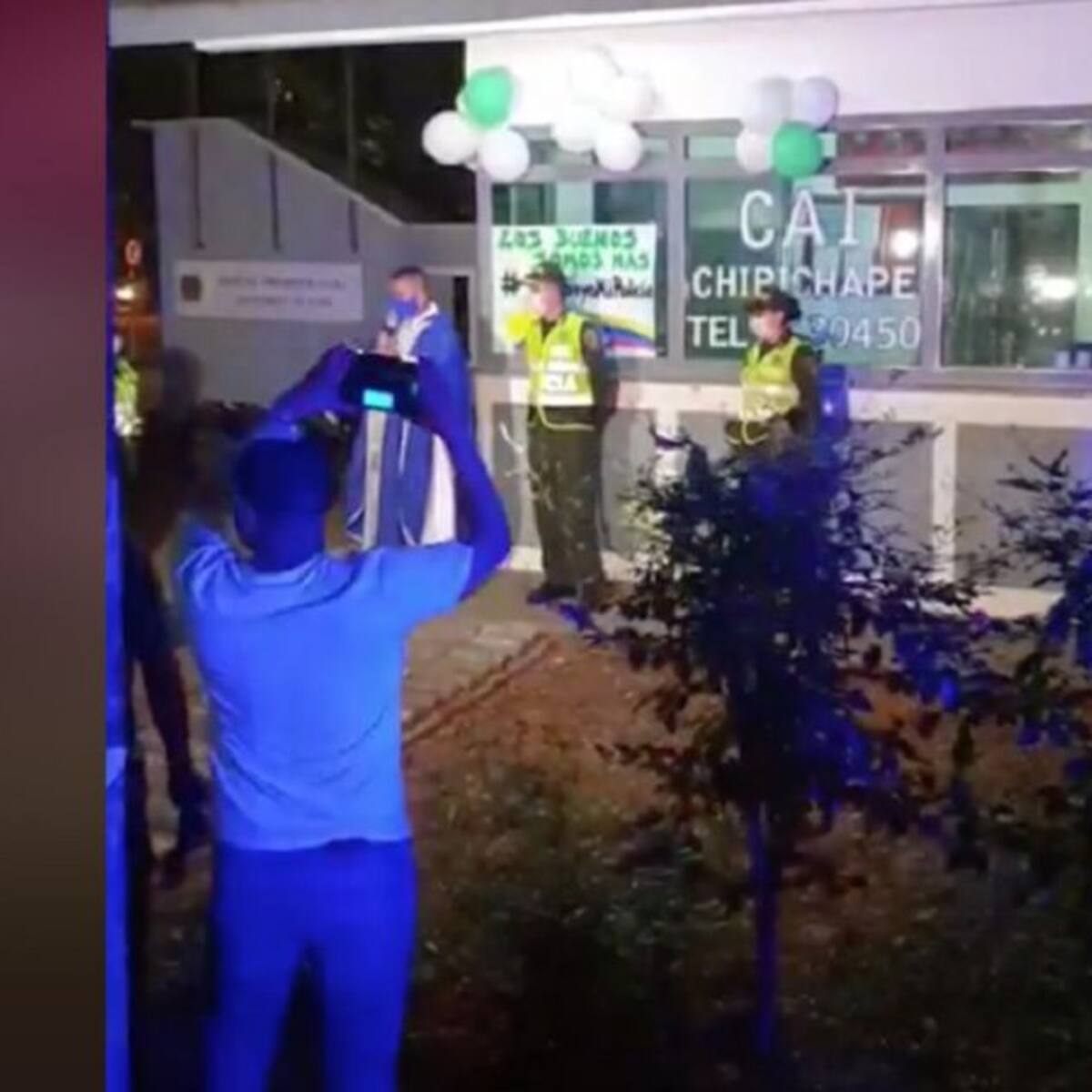 Iglesia lideró caravana por algunos CAI para agradecer labor de policias