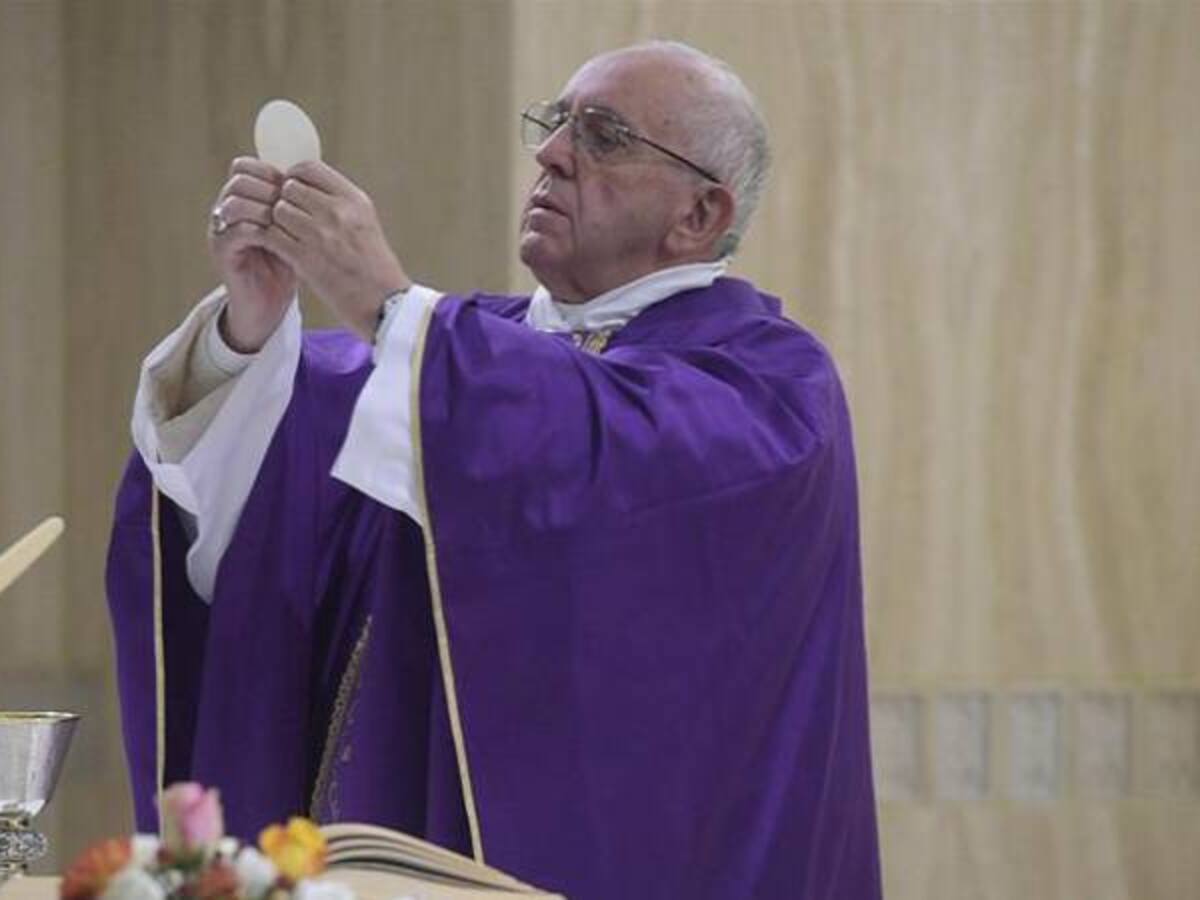 Papa envía pésame a familiares del accidente de avión de Chapecoense