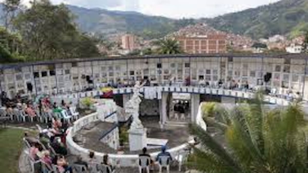 Avanzan labores tras colapso parcial en el Cementerio de La América