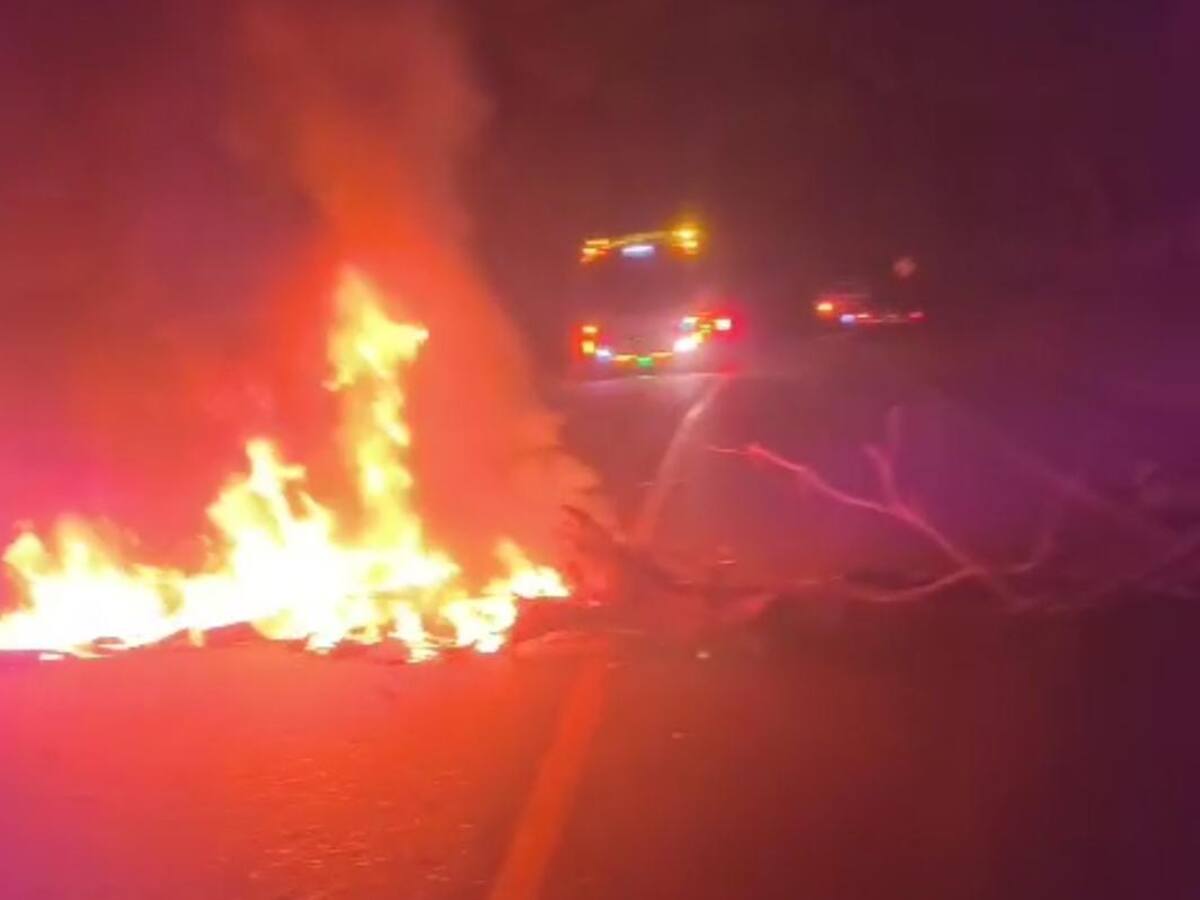 Habitantes bloquean vías de Chimichagua, en Cesar en protesta por el servicio de energía