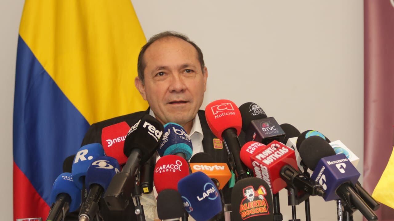 Ministro de Trabajo, Antonio Sanguino en negociaciones del Salario Mínimo 2026.