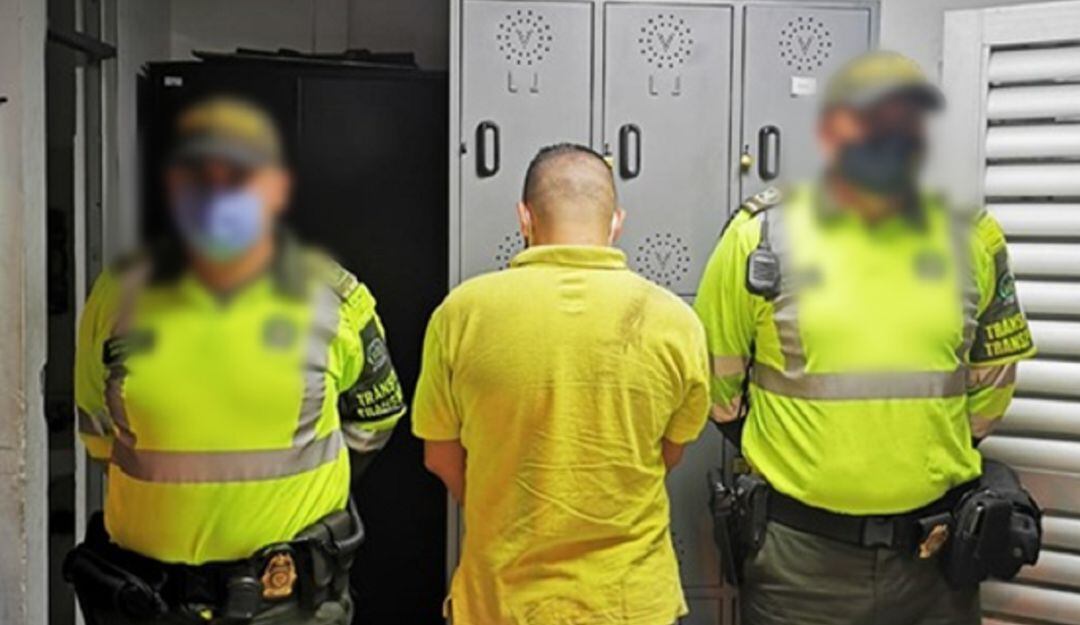 Capturado por transitar con licencia de conducción falsa.