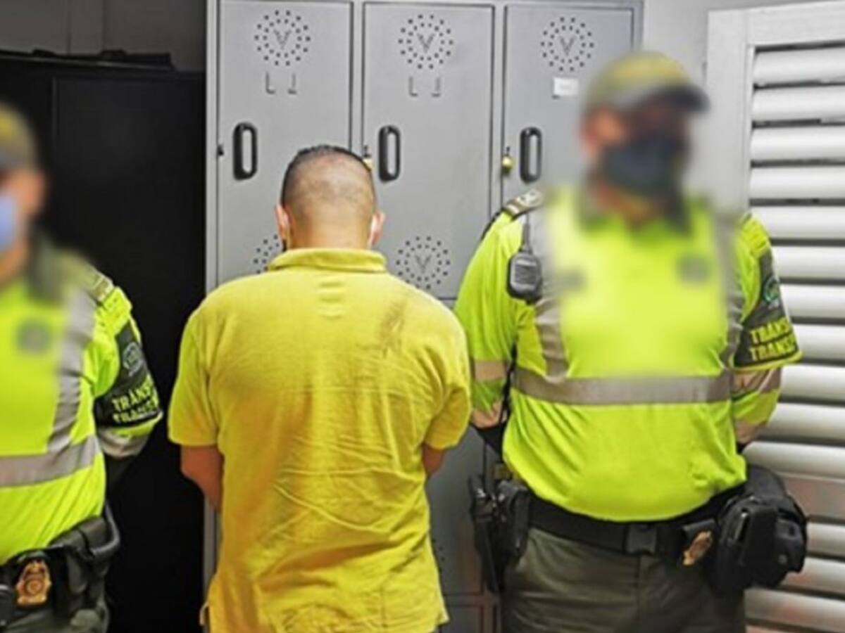 Dos personas capturadas por conducir moto con pases falsos