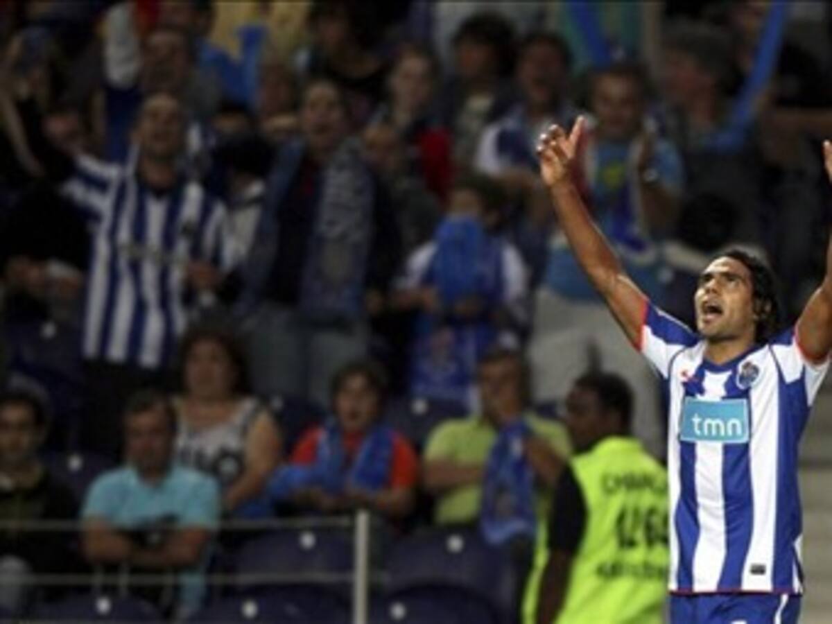 Falcao marca dos goles en victoria del Porto ante Beira del Mar