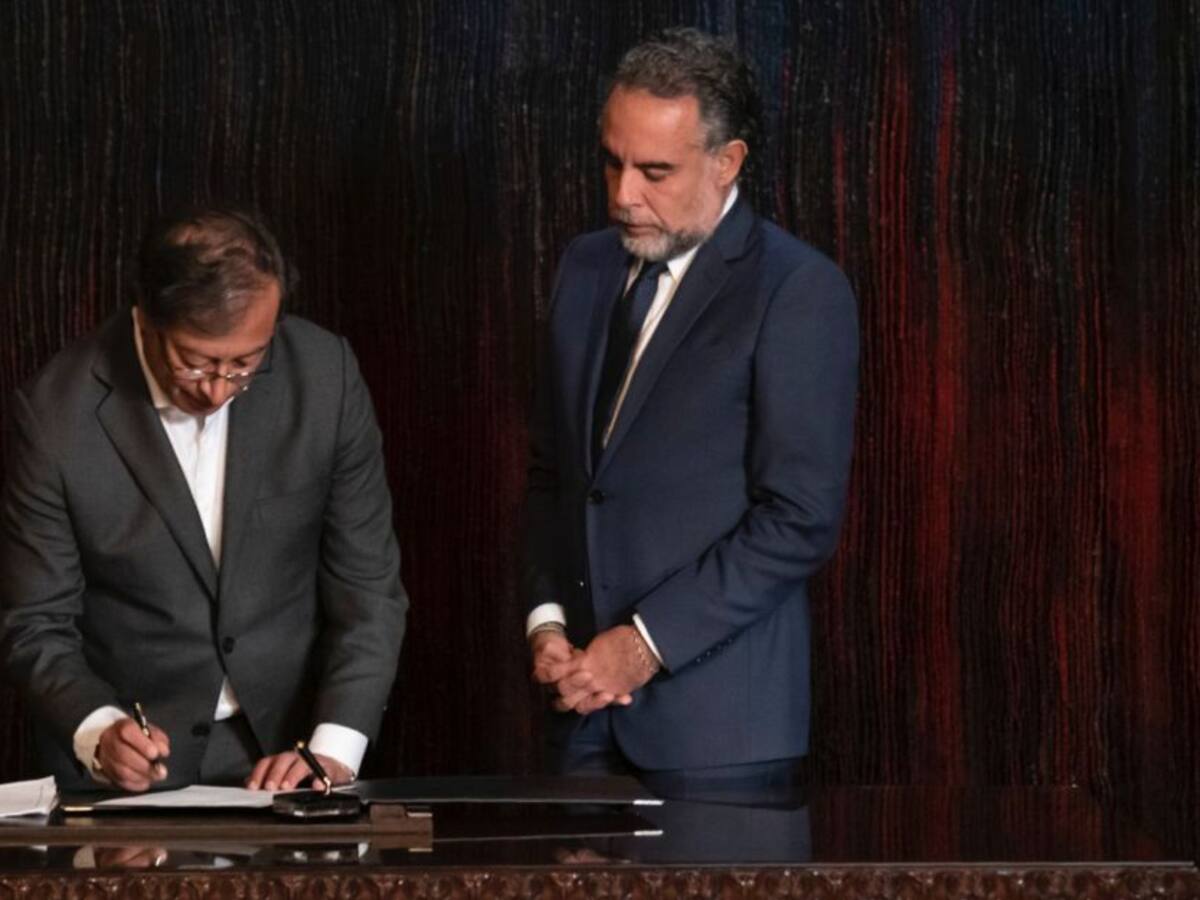 Petro posesionó a Armando Benedetti como nuevo Embajador en Venezuela