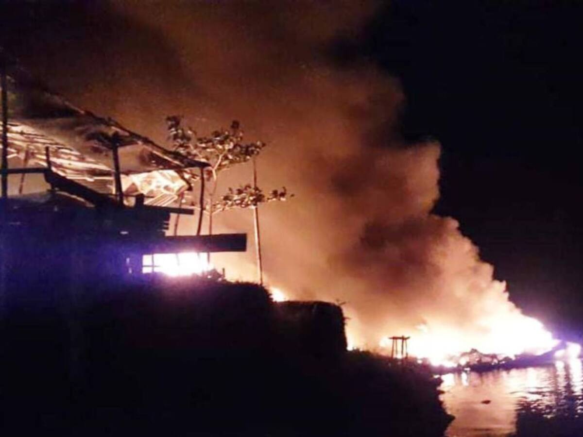 Queman ocho embarcaciones en el sur de Bolívar