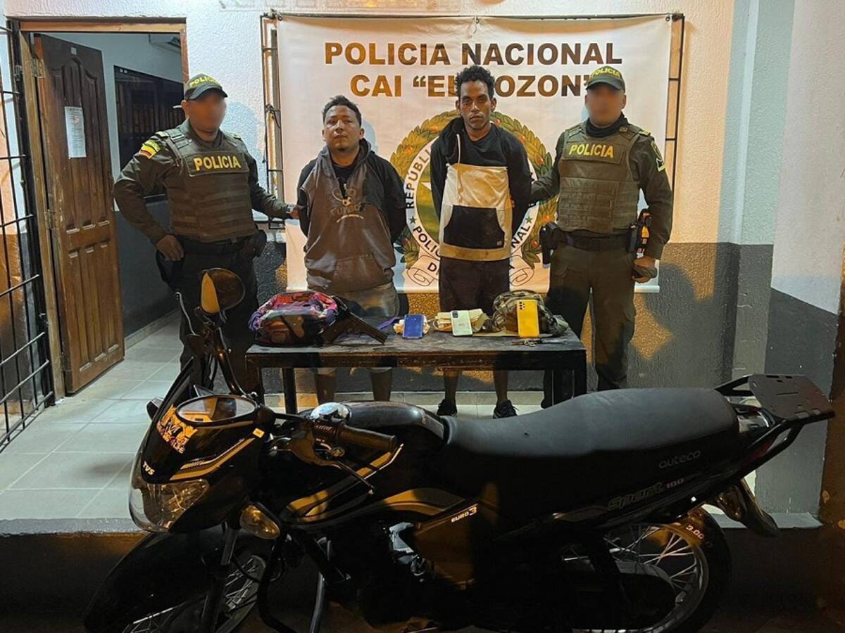 Tras persecución capturados dos presuntos delincuentes por hurto y porte de armas