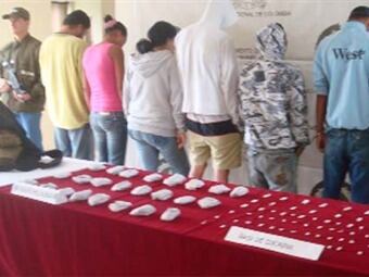 Los vendedores de droga se hacían pasar por vendedores de minutos de celular. Foto: Policía