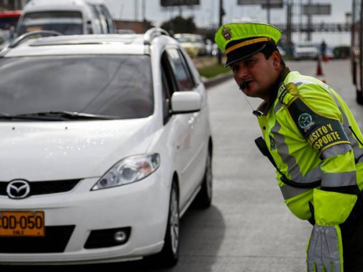 'Malparqueados' e imprudencias de motociclistas son los más multados en Bogotá