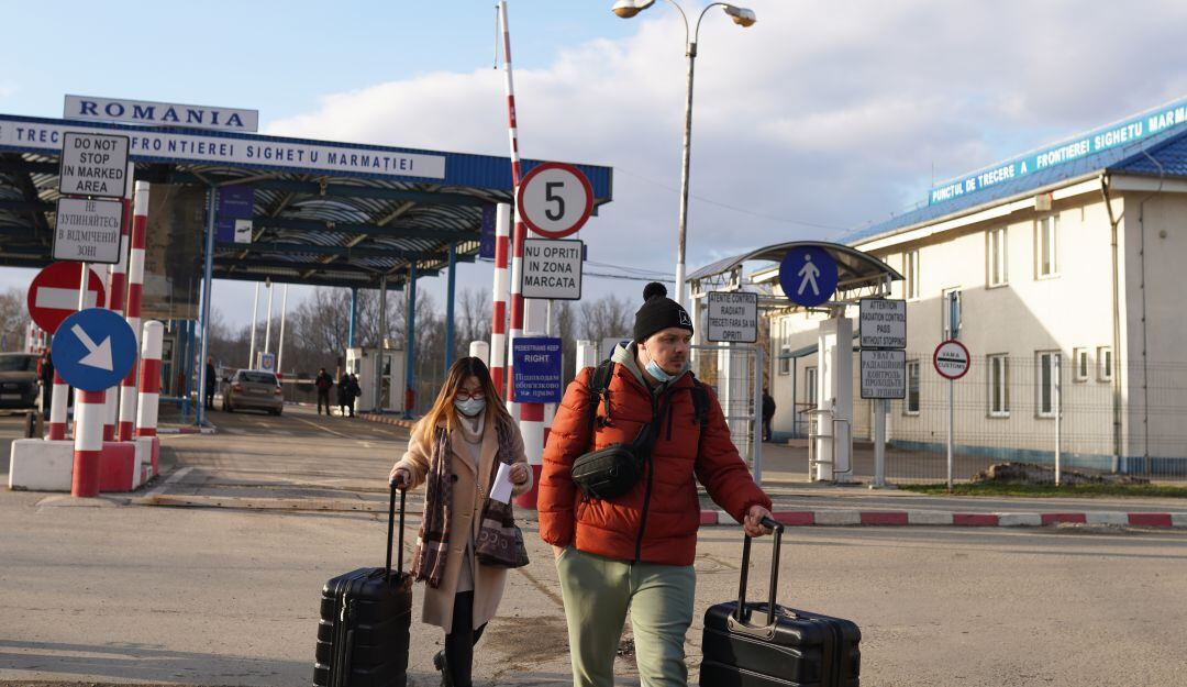 Ciudadanos cruzando fronteras en busca de refugio