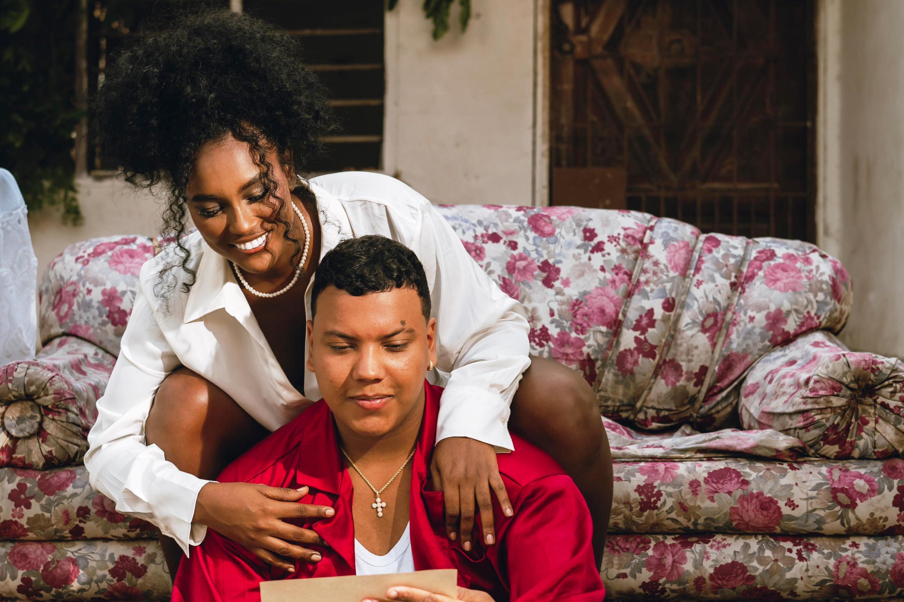 El artista cartagenero Jessú presenta su primer EP «Un loco con el amor»