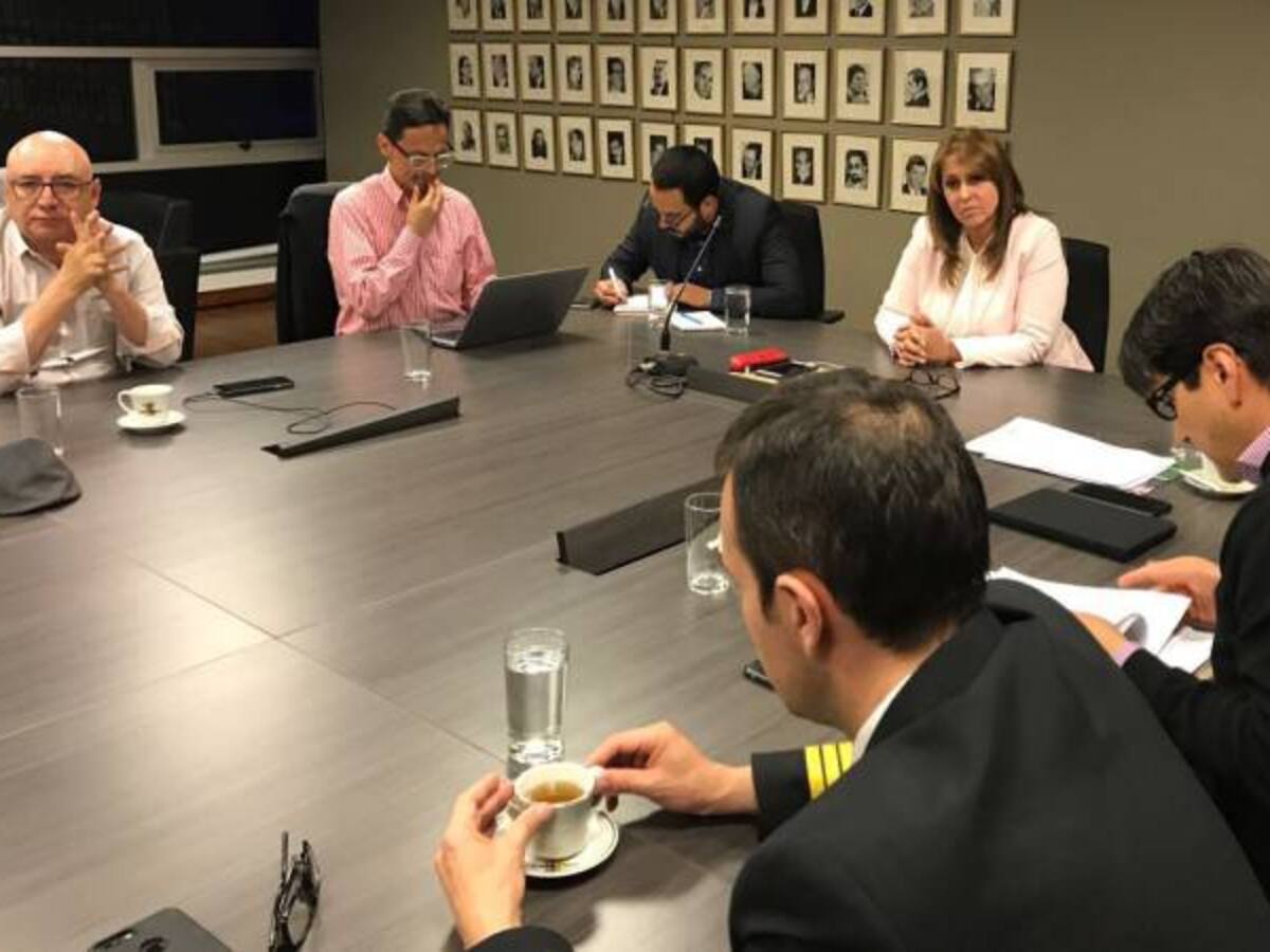 Mintrabajo inicia diálogo con pilotos de Avianca para evitar paro