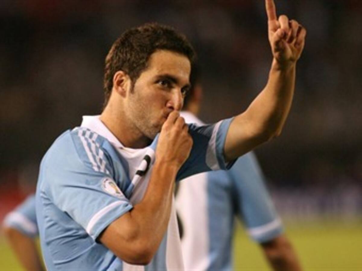 Con tripleta de Higuaín, Argentina goleó 4-1 a Chile en el Monumental