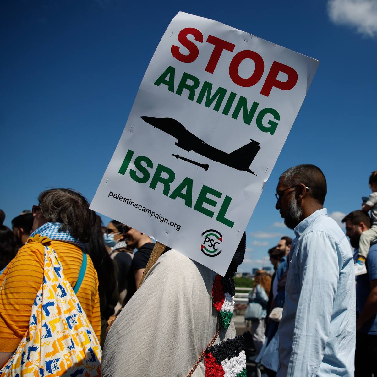 Al menos 34 muertos en un bombardeo de Israel a un campo de desplazados en el sur de Gaza