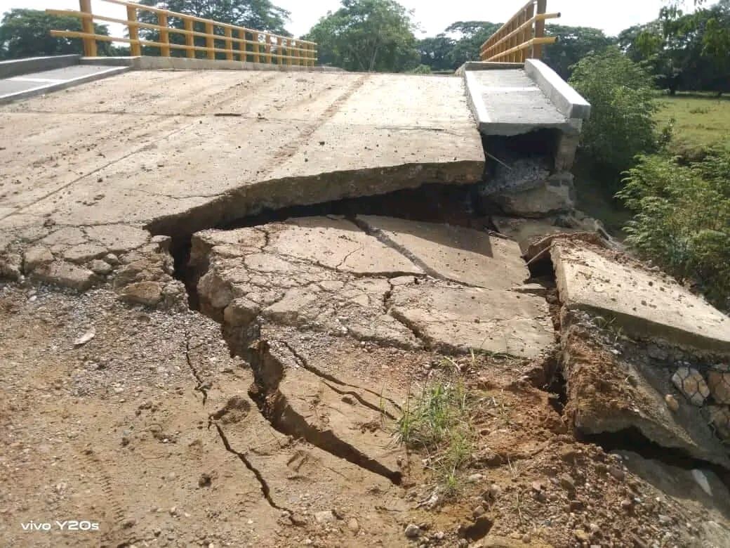 Colapso del puente de Bongamella, en San Pelayo, Córdoba.