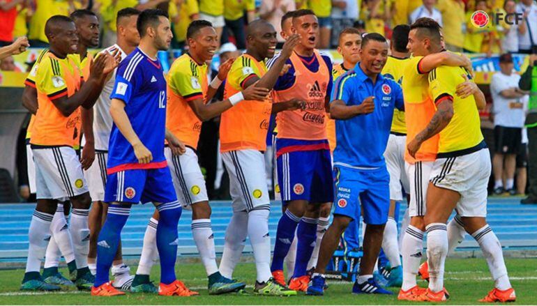 En sectores como la 84, la 21, la 8 y Simón Bolívar ya los aficionados están con los ánimos arriba para mandarle calor a los jugadores de la Selección en La Paz.