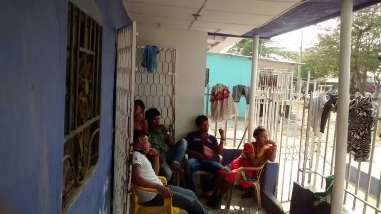 Miembros de comunidad Yukpa en una vivienda del barrio La Chinita en Barranquilla